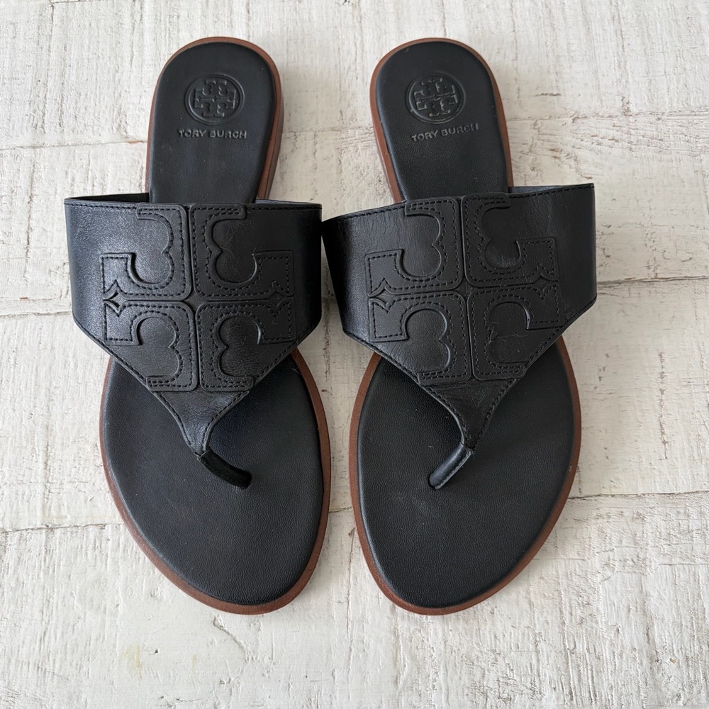 Tory Burch Weston Sandals size 7 Black Leather Front‎ Logo Flat Thong Toe Post - Picture 2 of 12